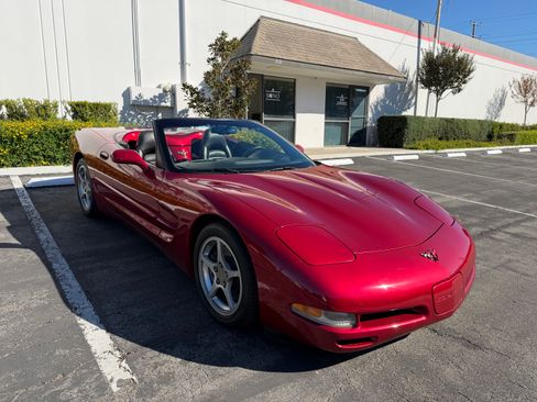 Used 2000 Chevrolet Corvette Convertible w/ Memory Pkg RWD image 6