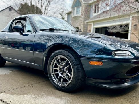 Used 1997 MAZDA MX-5 Miata image 1