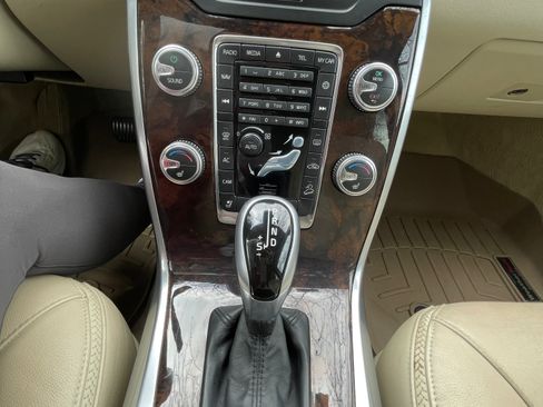 Used 2015 Volvo XC70 T6 Platinum w/ Climate Package image 22