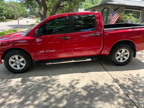 Used 2010 Nissan Titan SE w/ SE Value Truck Pkg RWD image 1