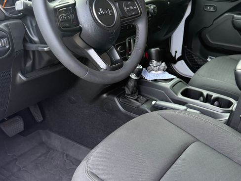 Used 2023 Jeep Wrangler Sport AWD/4WD image 4