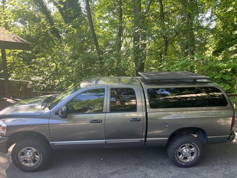 Used 2006 Dodge Ram 2500 Truck SLT image 2