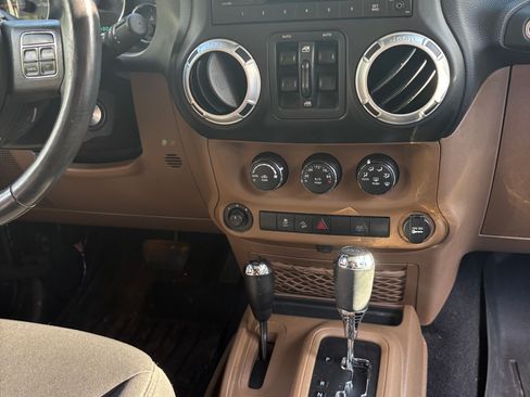 Used 2013 Jeep Wrangler Unlimited Sahara w/ Connectivity Group AWD/4WD image 4