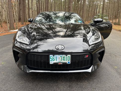 Used 2025 Toyota GR86 Premium w/ ALL Weather Mat Package (TMS) image 2