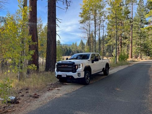 Used 2022 GMC Sierra 2500 AT4 w/ AT4 Preferred Package image 2