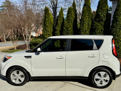 Used 2015 Kia Soul EV image 2