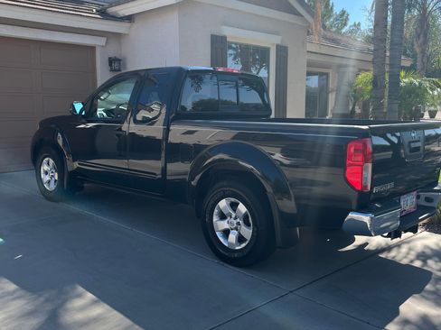 Used 2013 Nissan Frontier SV RWD image 2