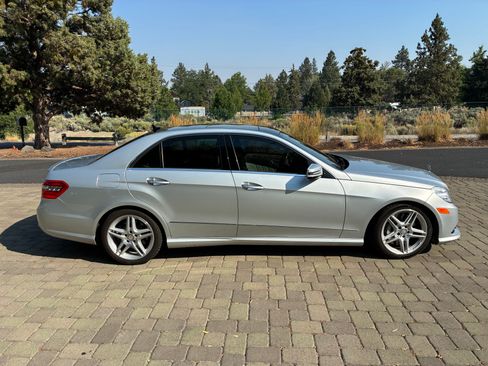 Used 2013 Mercedes-Benz E 550 4MATIC Sedan image 5