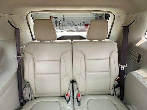 Used 2017 GMC Acadia Denali image 14