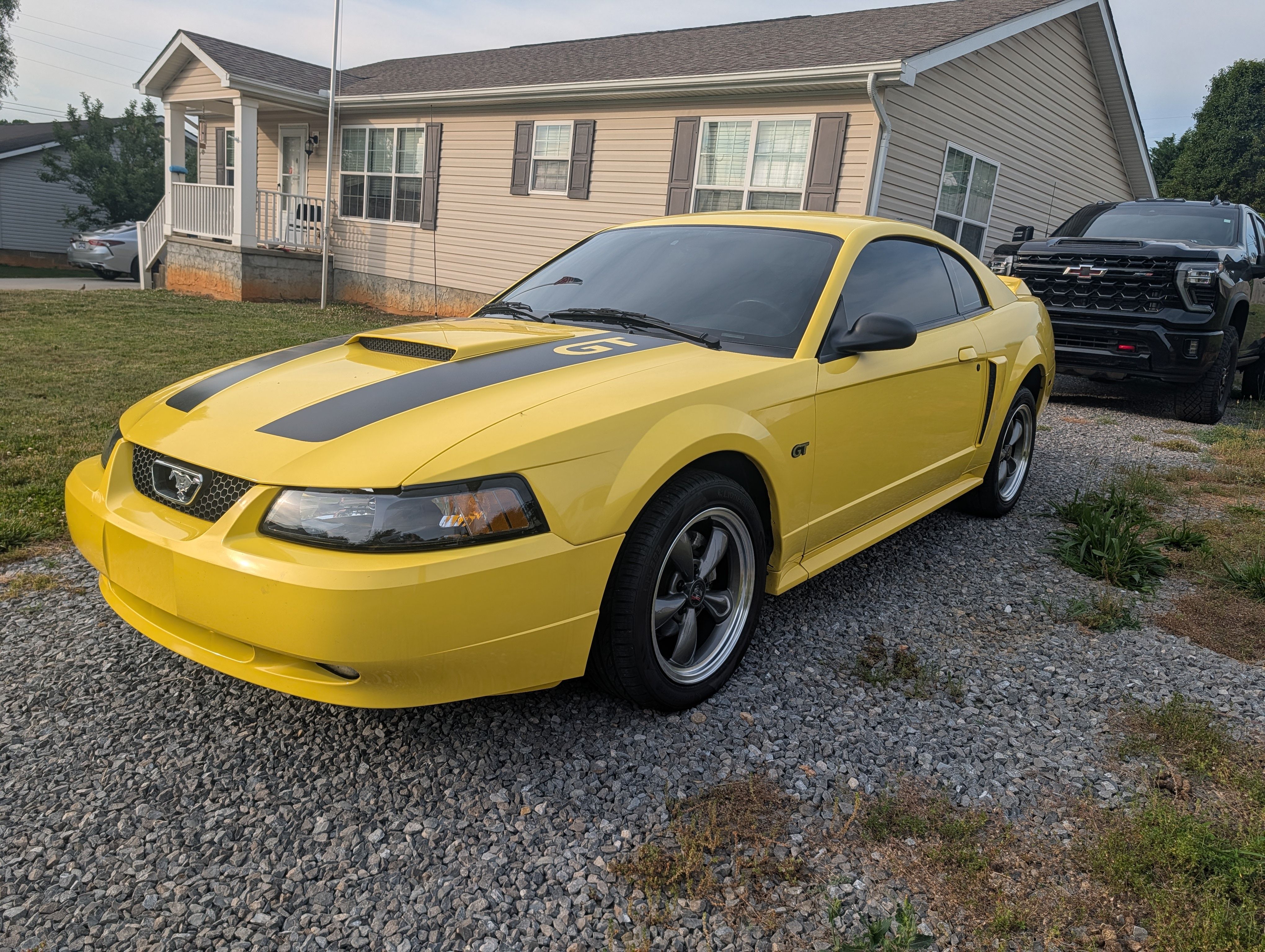 Used 2000 Ford Mustang GT RWD image 2