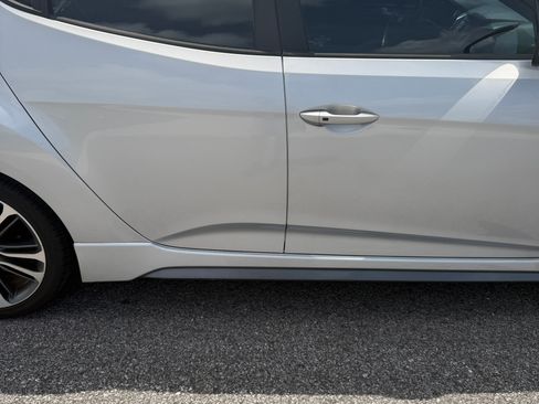 Used 2016 Hyundai Veloster Turbo FWD image 2