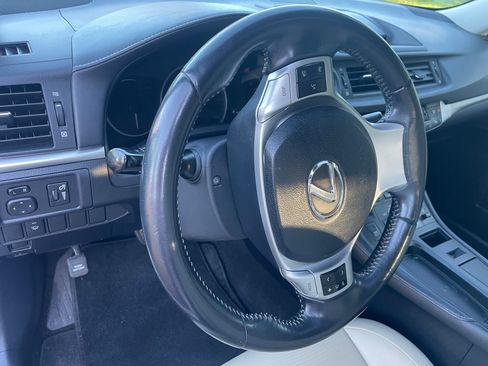 Used 2012 Lexus CT 200h Premium image 10