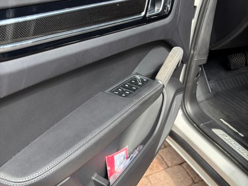 Used 2023 Porsche Cayenne Platinum Edition image 2