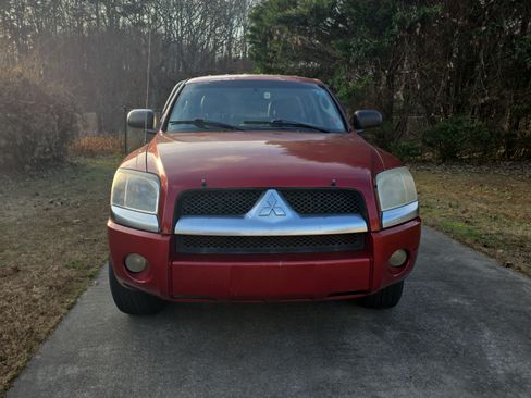 Used 2006 Mitsubishi Raider XLS image 6