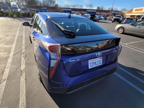 Used 2017 Toyota Prius Three Touring image 5
