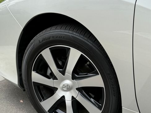 Used 2017 Toyota Mirai FWD image 5