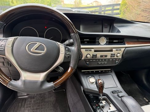 Used 2014 Lexus ES 350 350 Sedan 4D w/ Luxury Package image 6