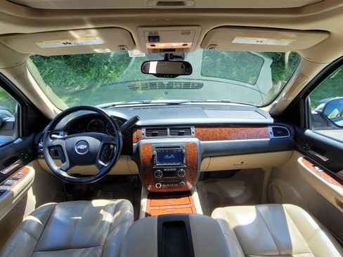 Used 2007 Chevrolet Avalanche LTZ w/ LTZ Preferred Equipment Group image 4