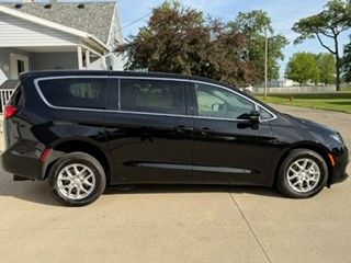 Used 2025 Chrysler Voyager LX FWD image 5