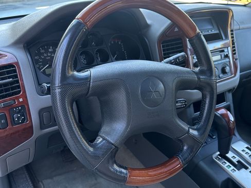 Used 2003 Mitsubishi Montero Limited image 12