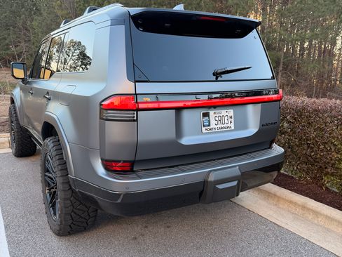 Used 2025 Lexus GX 550 w/ Cold Area Package image 5