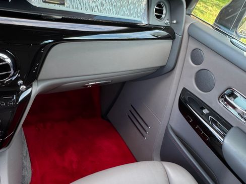 Used 2018 Rolls-Royce Phantom Sedan image 18