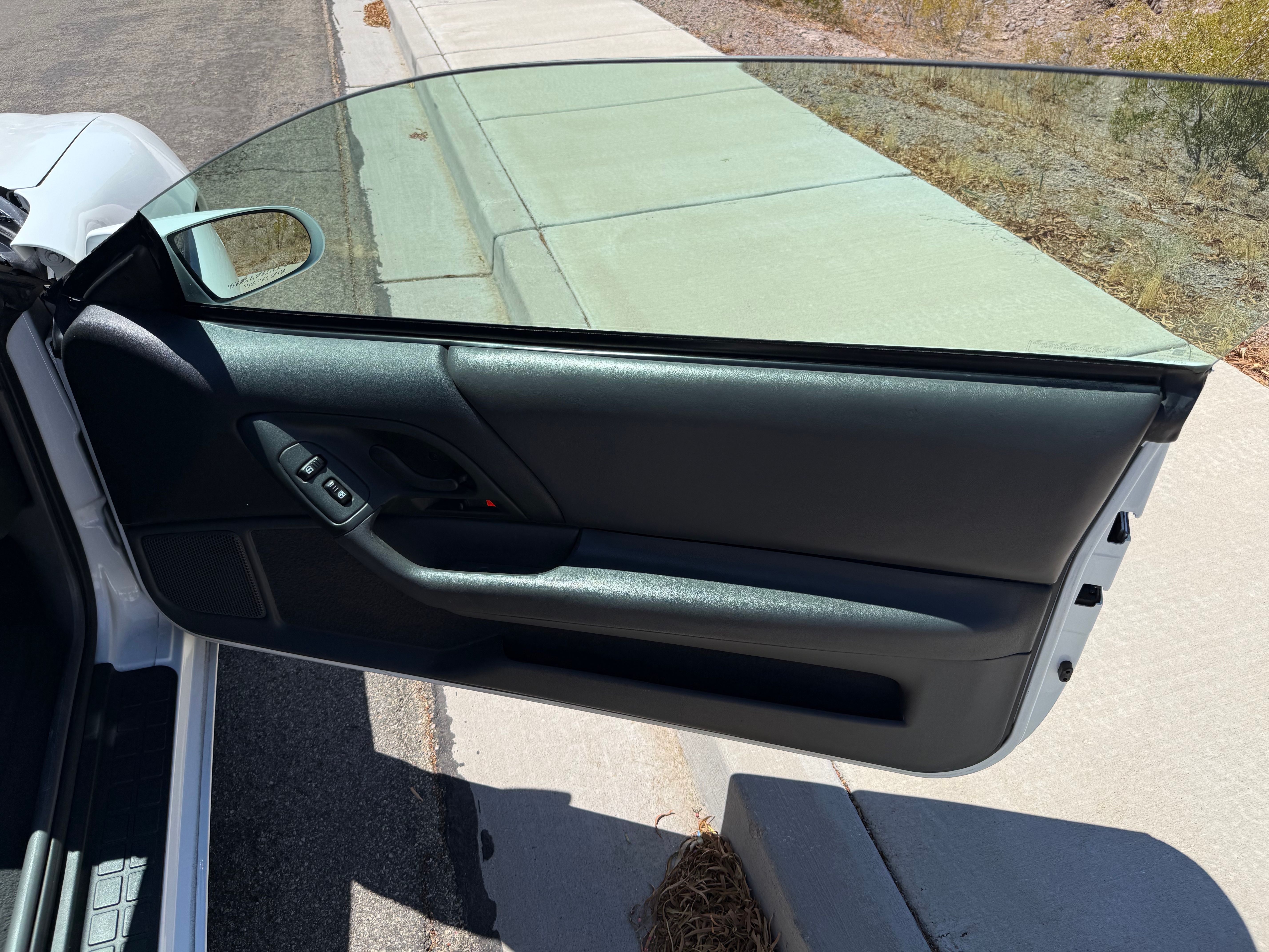 Used 1998 Chevrolet Camaro Z28 RWD image 9