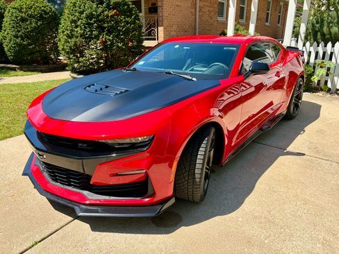 Used 2019 Chevrolet Camaro SS RWD image 5