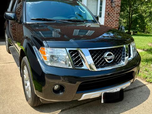 Used 2011 Nissan Pathfinder LE w/ Navigation Pkg AWD/4WD image 1