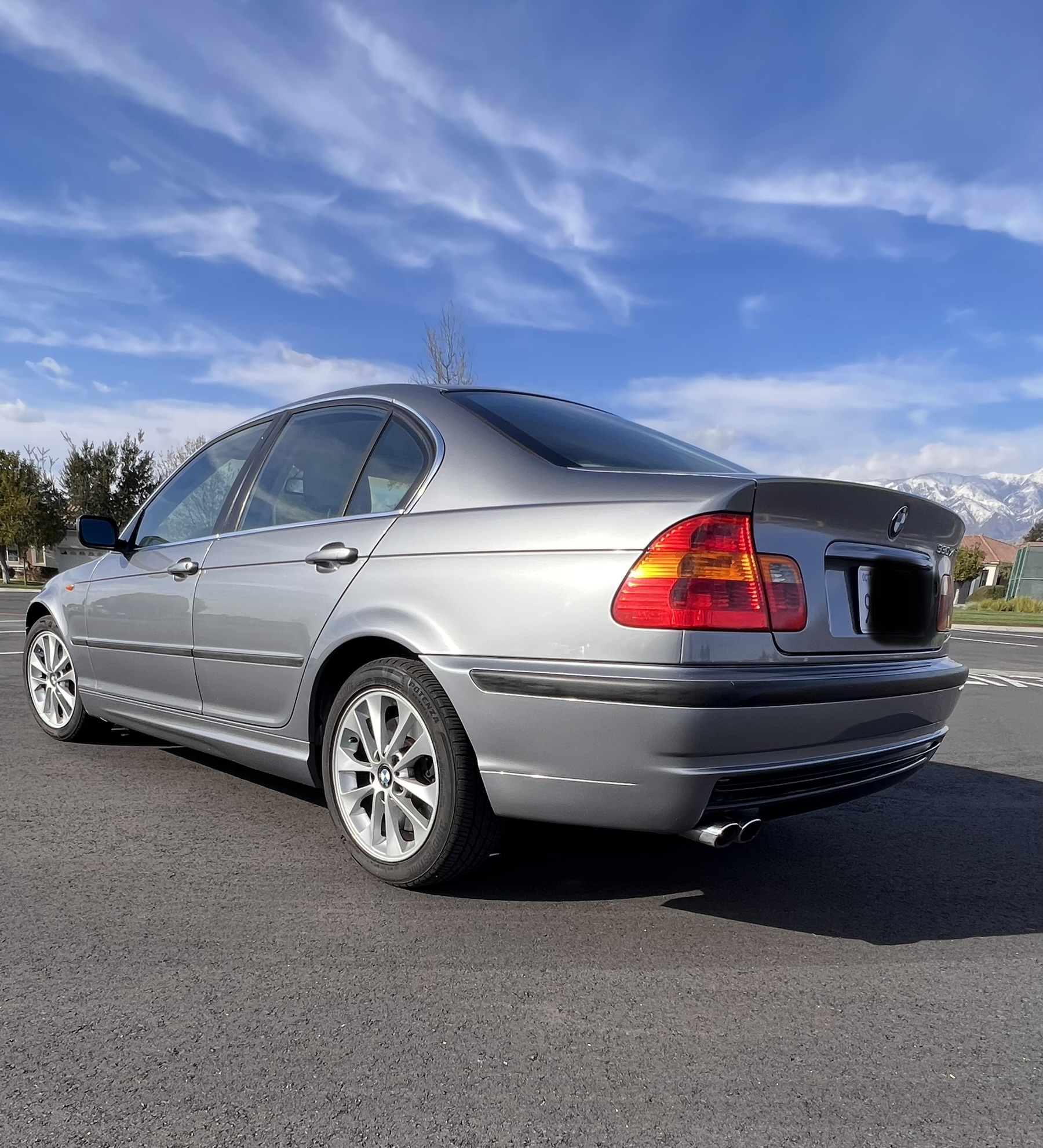 Used 2003 BMW 330xi Sedan AWD/4WD image 1