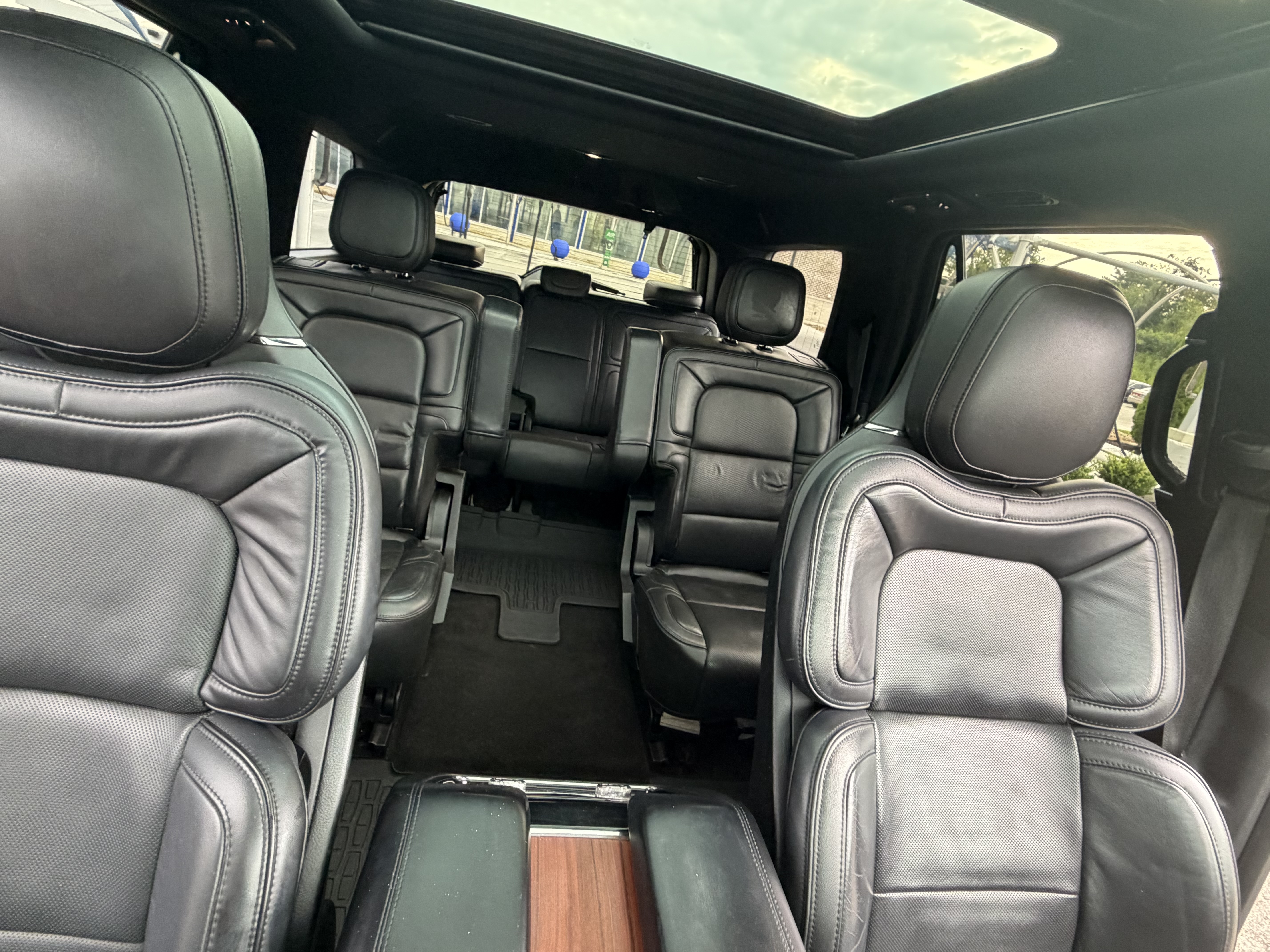 Used 2018 Lincoln Navigator Reserve AWD/4WD image 6