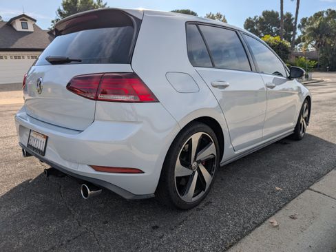 Used 2018 Volkswagen GTI SE image 8