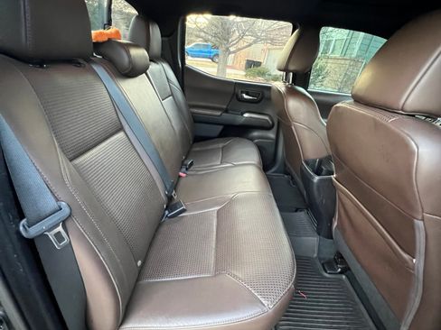 Used 2016 Toyota Tacoma Limited w/ Exterior Package image 4