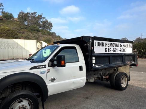 Used 2013 Ford F550 4x4 Regular Cab Super Duty w/ Payload Upgrade Pkg image 1