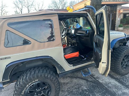 Used 2017 Jeep Wrangler Sport image 2
