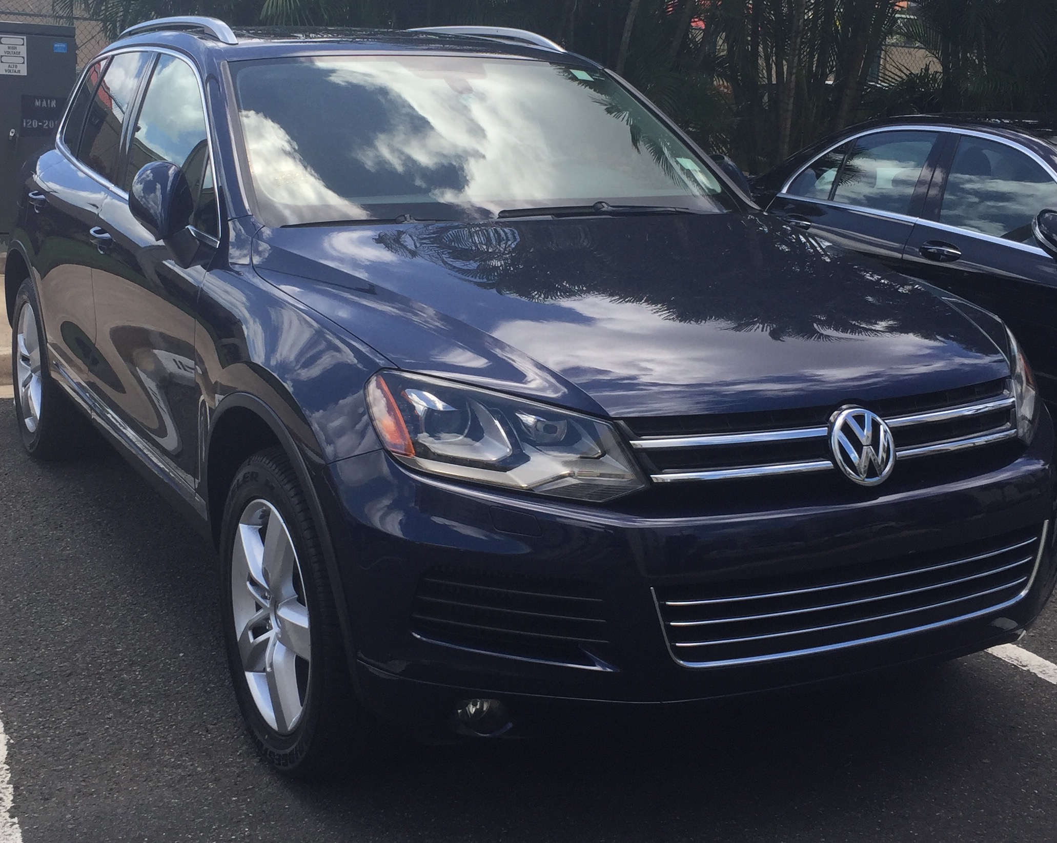 Used 2014 Volkswagen Touareg Executive AWD/4WD image 1