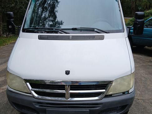 Used 2006 Dodge Sprinter 2500 w/ Comfort Seating Group image 5
