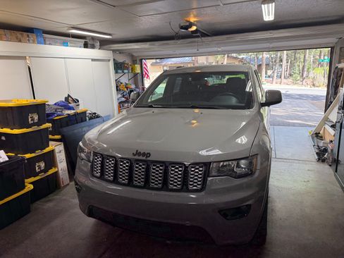 Used 2019 Jeep Grand Cherokee Altitude AWD/4WD image 1