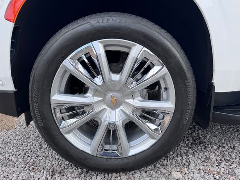 Used 2024 Chevrolet Suburban High Country w/ Advanced Technology Package image 12
