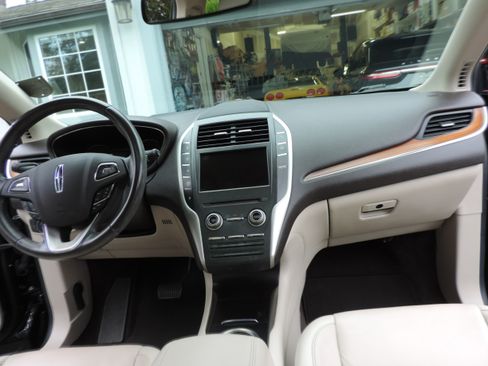 Used 2018 Lincoln MKC Select w/ Select Plus Package image 6