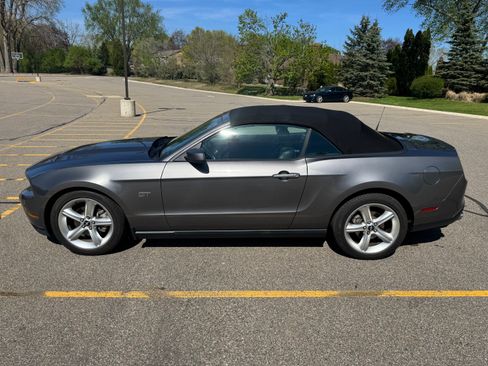 Used 2010 Ford Mustang GT Premium RWD image 5