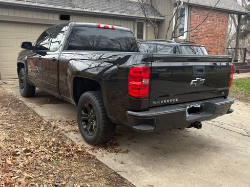 Used 2017 Chevrolet Silverado 1500 LT w/ Midnight Edition image 5
