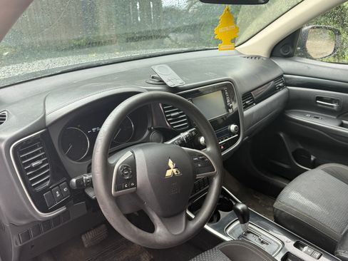 Used 2020 Mitsubishi Outlander ES image 8