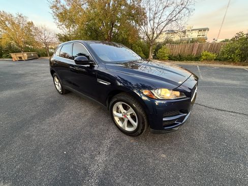 Used 2019 Jaguar F-PACE Premium image 9