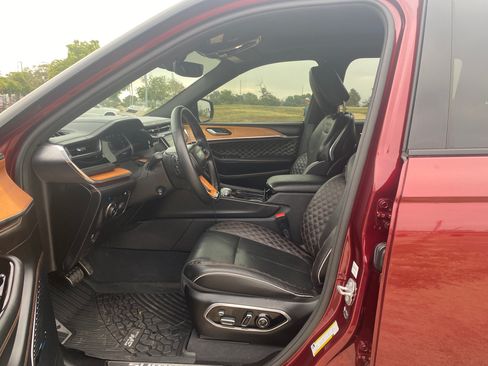 Used 2023 Jeep Grand Cherokee Summit AWD/4WD image 20