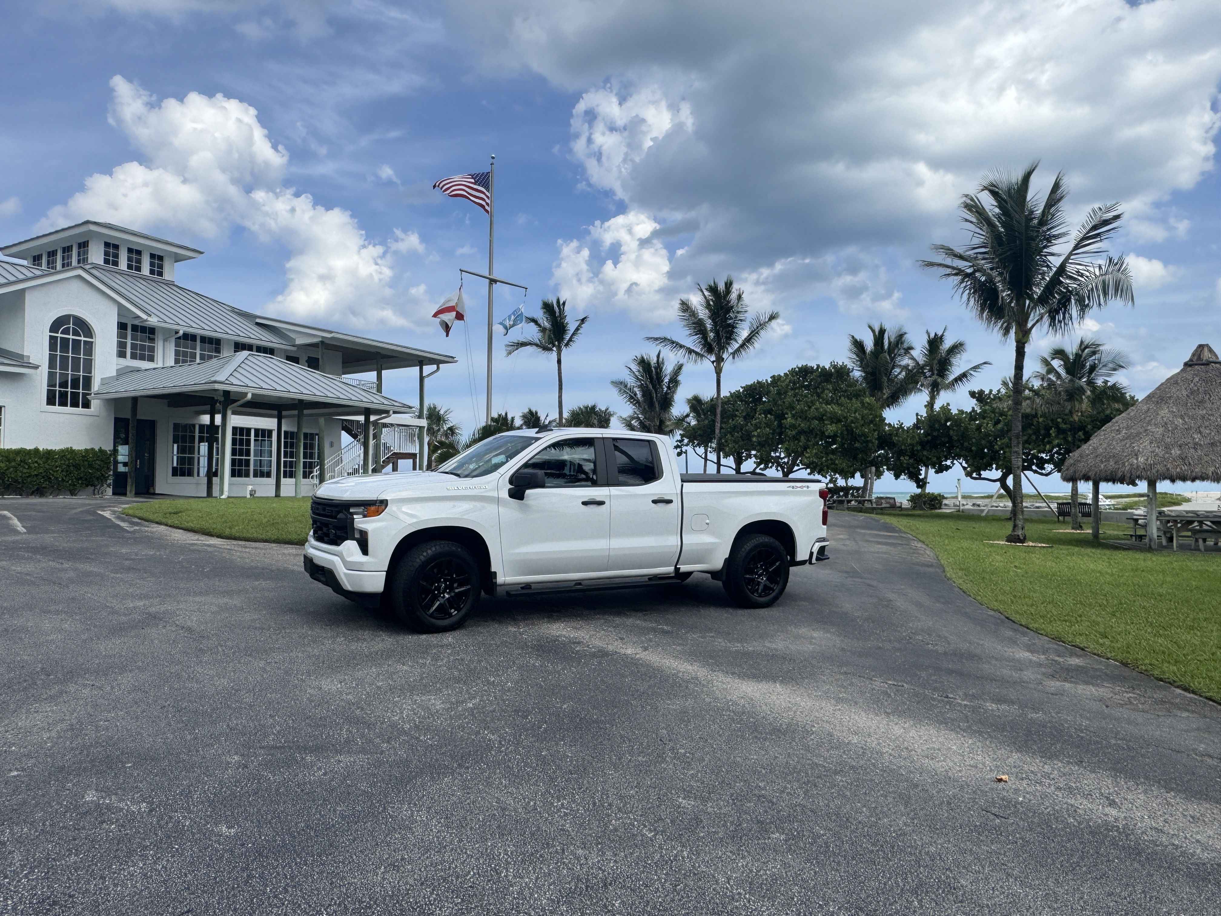 Used 2022 Chevrolet Silverado 1500 Custom AWD/4WD image 1