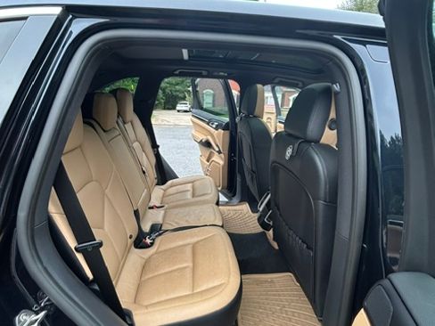 Used 2017 Porsche Cayenne AWD/4WD image 2