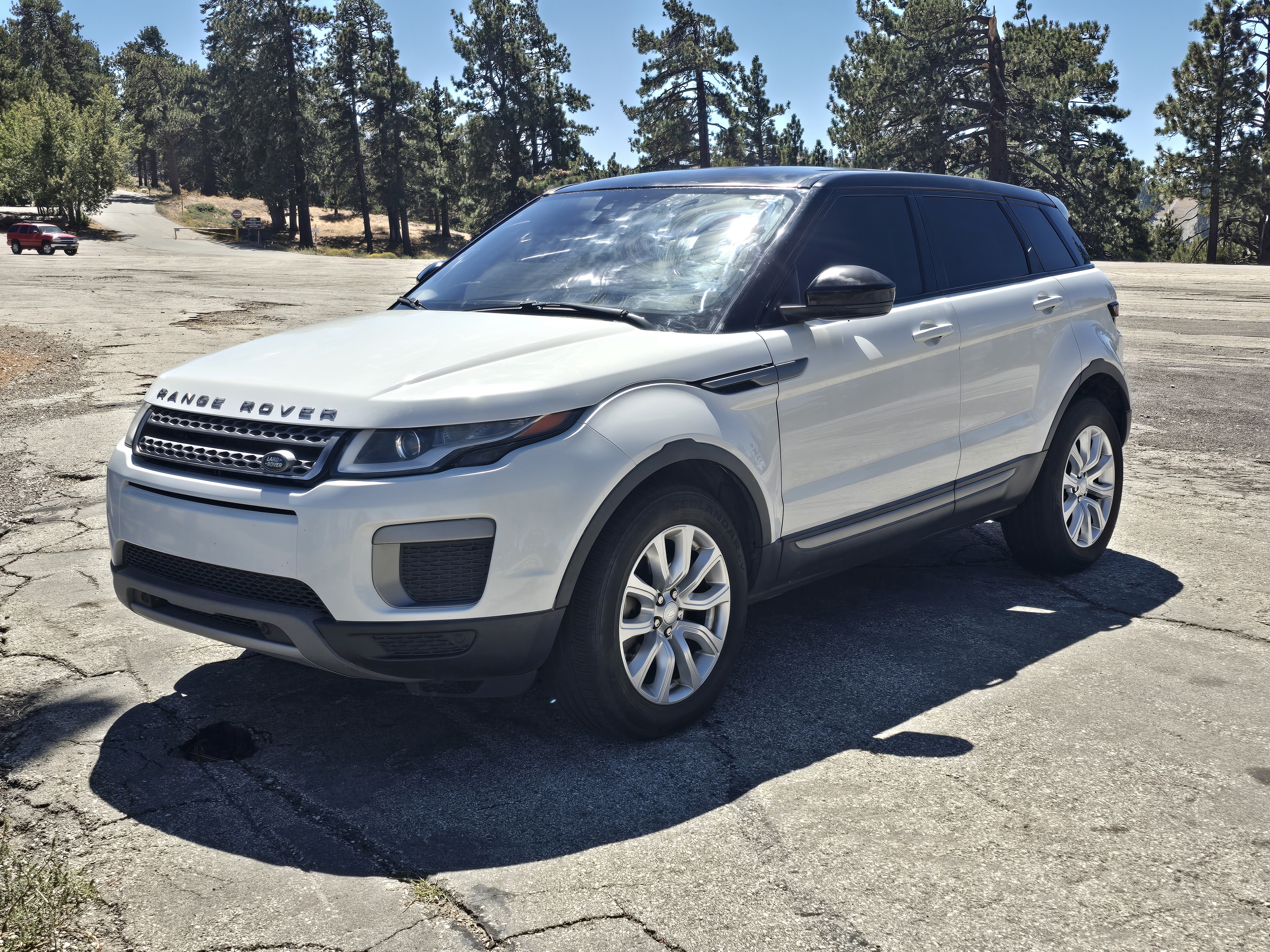 Used 2016 Land Rover Range Rover Evoque SE AWD/4WD image 2