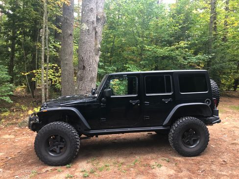 Used 2012 Jeep Wrangler Unlimited Rubicon w/ Connectivity Group image 1