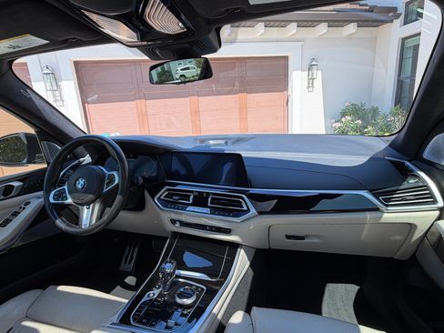 Used 2020 BMW X5 M50i w/ Executive Package image 10